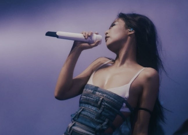 Jennie’s cleavage-baring video spreads… Controversy also erupts over AI sexual exploitation material: “Even watching it can result in a fine”