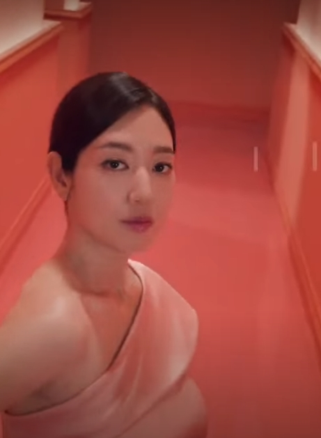 'Due to Give Birth Soon' Park Shin-hye Shares Update on Social Media... Goddess-Like Beauty in a Dress [Star Issue]
