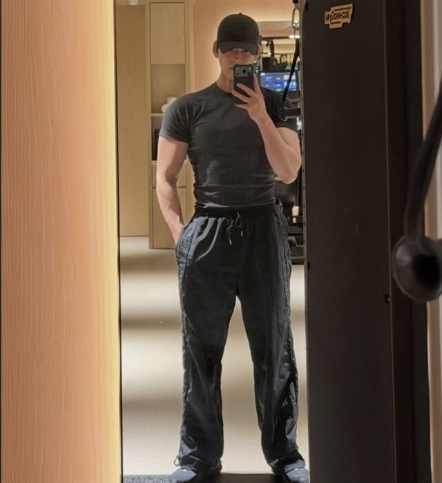 "Shin Min-a must be thrilled"… Kim Woo-bin's insane physique