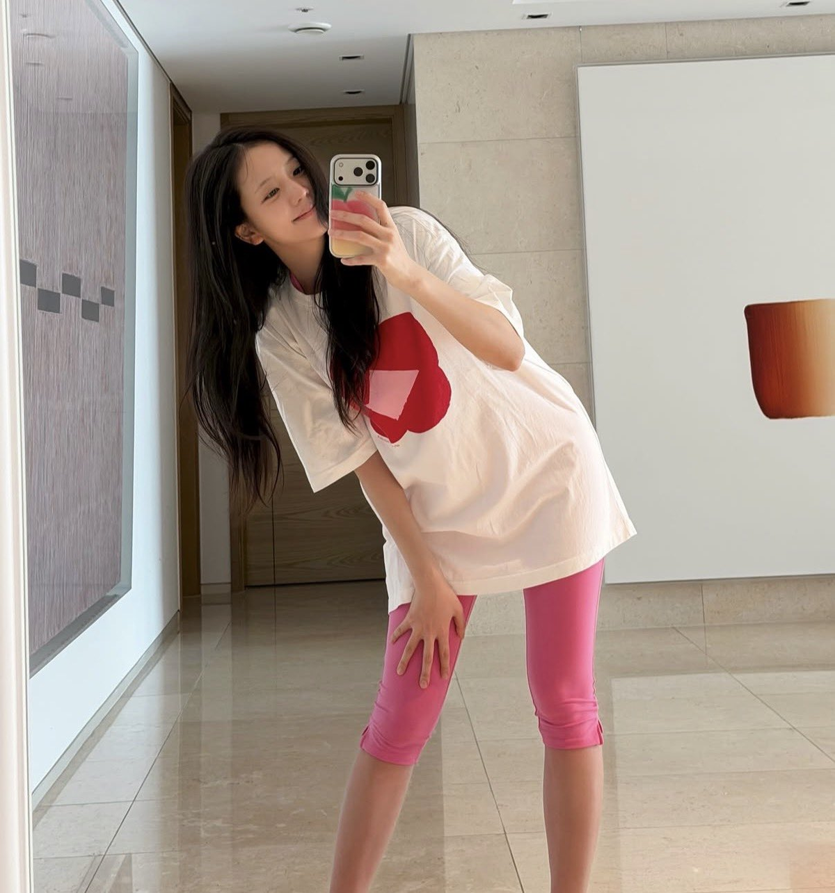 Jisoo's social media post capture.
