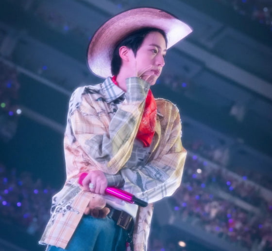 BTS’s Jin Captivates Texas Wearing a Cowboy Woody Hat… ‘JIN ROPES IT IN ARLINGTON’