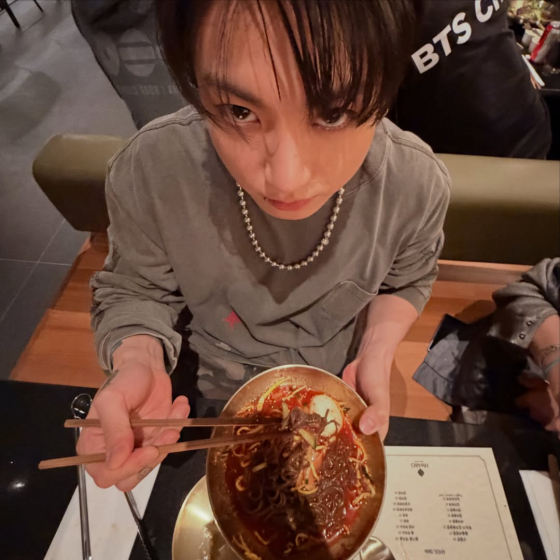 “If you get too close, I’ll bite”… BTS’s V issues a chilling warning to Jungkook