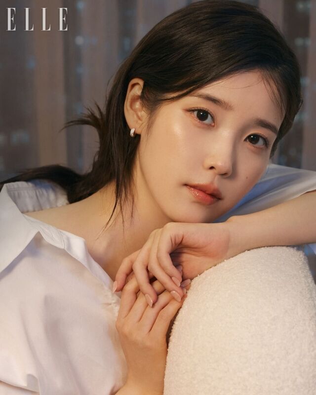 经历诸多波折的IU通过写真分享近况……依然美丽