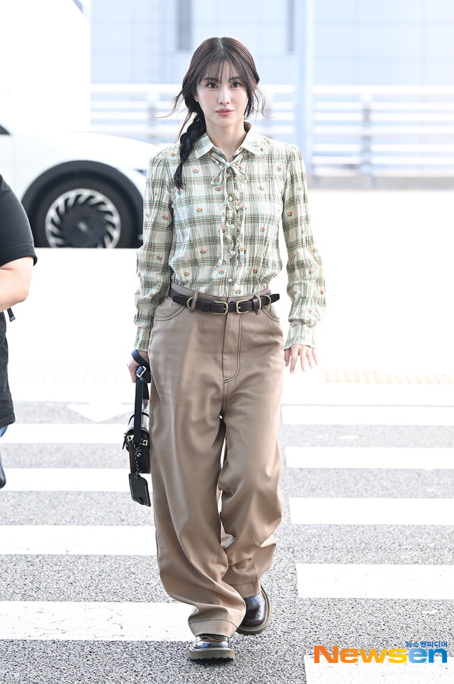 TWICE's Momo, Radiant Airport Catwalk [Photo&HD]