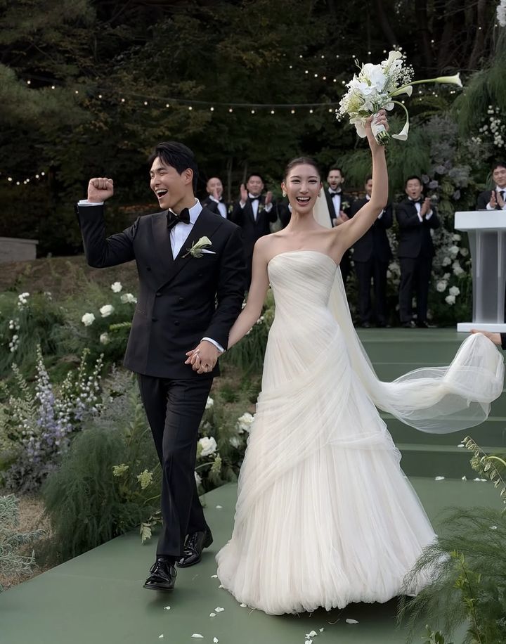 'KPop Demon Hunters' EJAE and Sam Kim Surprise Fans with Marriage… Held in the Arms of Maternal Grandfather Shin Young-kyun Last Weekend