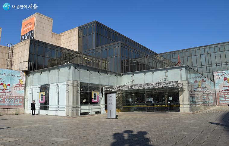 An interior view of Hangaram Art Museum during an exhibition
