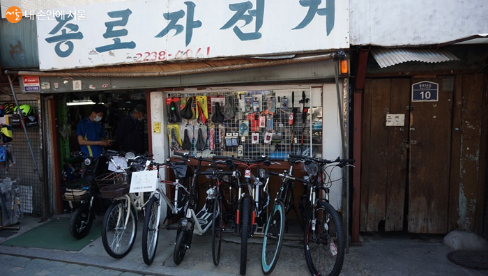 Dongmyo Flea Market