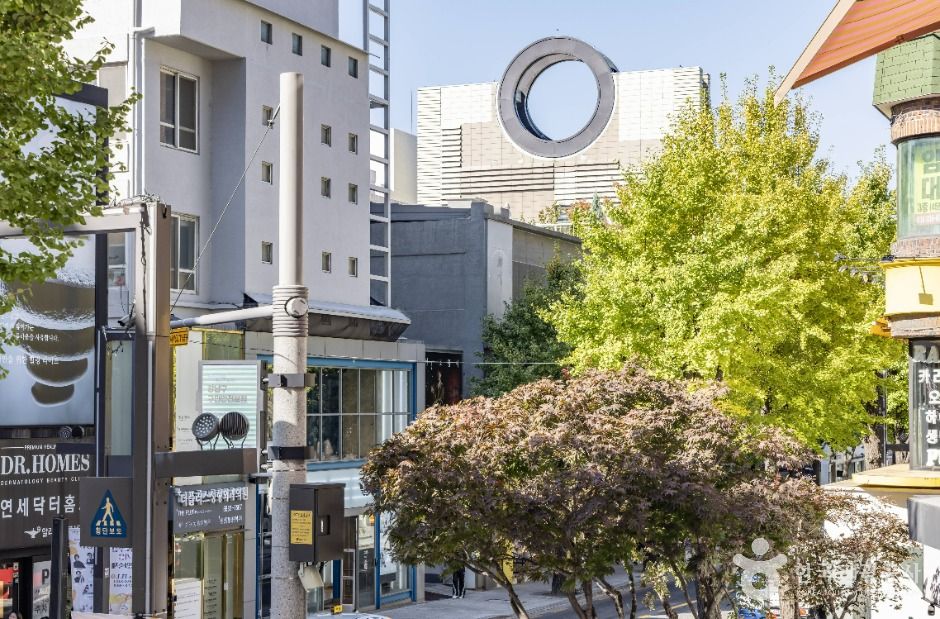 A street scene on Garosu-gil in Sinsa-dong lined with fashion stores and cafes