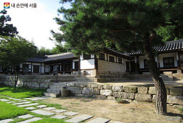 Changnyeongwi Palace Shrine, a historic house located in Bukseoul Dream Forest, is also the historic site where Kim Seok-jin died by suicide in martyrdom at the time of the forced annexation of Korea by Japan