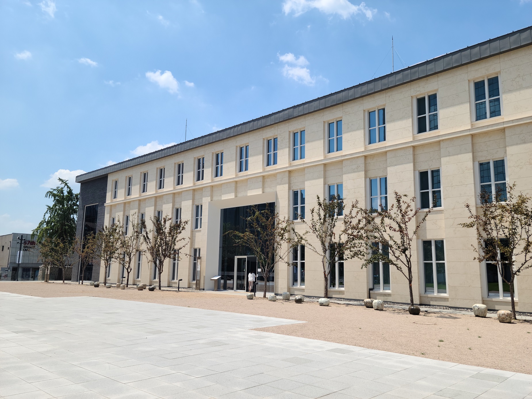 Exhibition where the history of crafts is presented1Interior view of the building