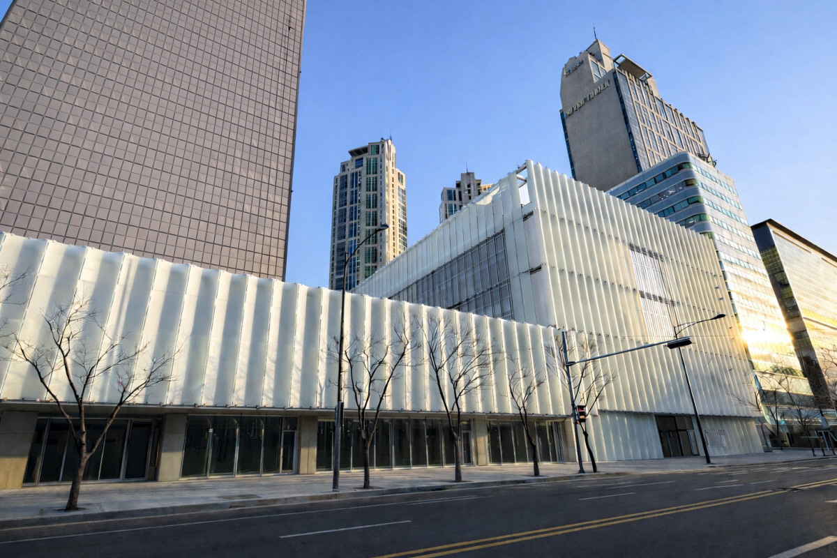 where the aquarium used to be 63Exterior of the newly established Pompidou Center Hanwha in the building annex.