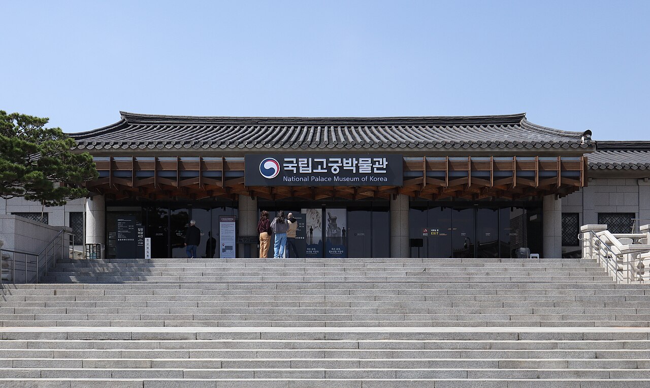 Hyoja-ro 12, National Palace Museum of Korea — Royal Collections at the Site of the Old Royal Residence Offices of Gyeongbokgung Palace