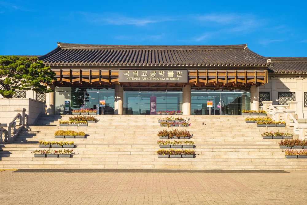 Photo of the exhibition hall taken by a visitor to the National Palace Museum of Korea