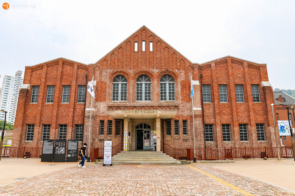 A view of the entrance to the red-brick exhibition hall of Seodaemun Prison History Hall.