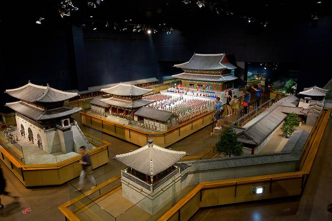 This is a panoramic view of the miniature village at Lotte World Folk Museum, created by miniaturizing Joseon royal court rituals and villages..