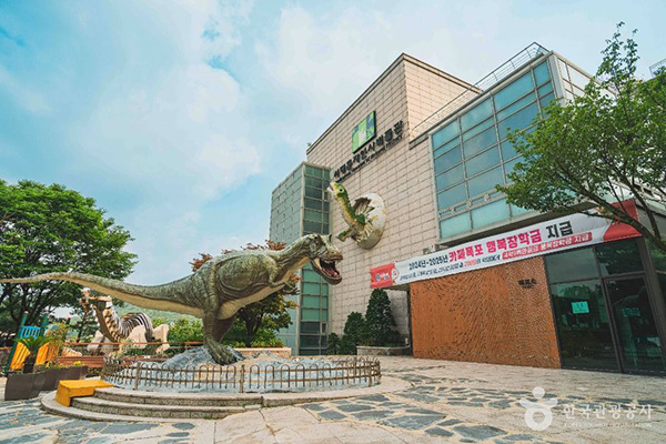 Seodaemun Museum of Natural History, Korea's first local-government-run natural history museum, at the foot of Ansan