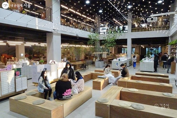This shows the interior of Nodeul Bookstore, with bookshelves, tiered seating, and ceiling lighting..