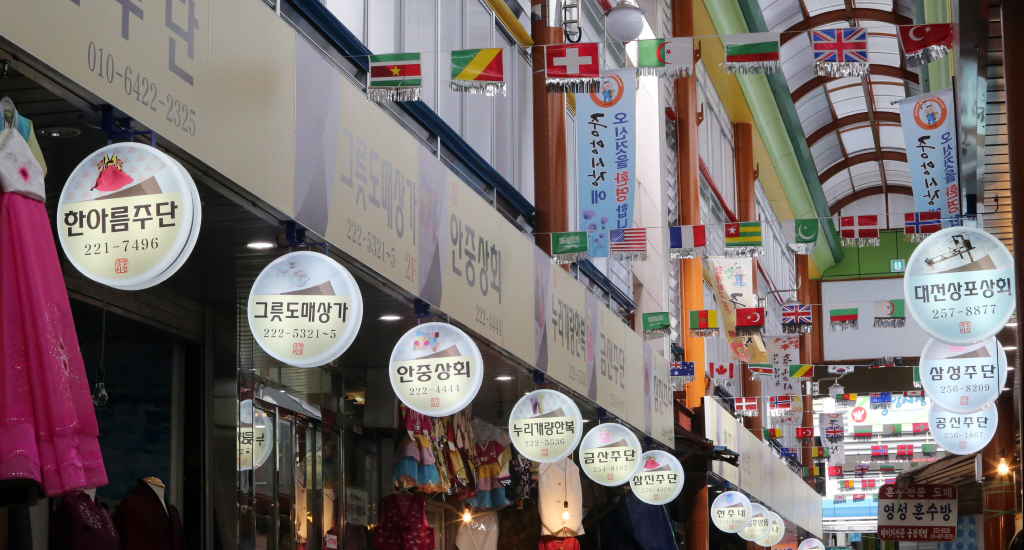 This is the arcade of Daejeon Jungang Market.