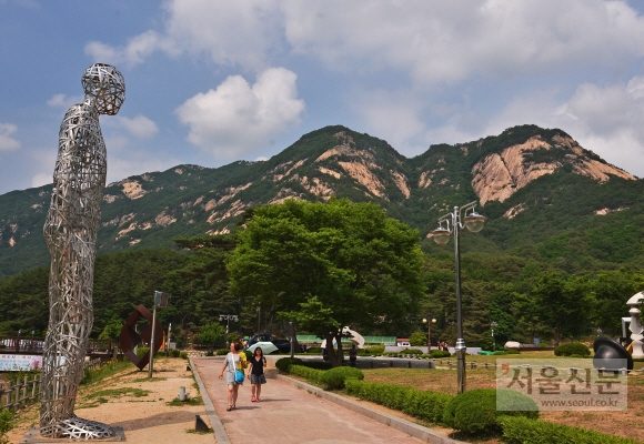 산정호수 조각공원에 전시된 조형물