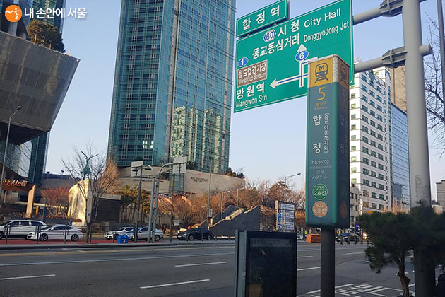 From Exit 7 of Hapjeong Station to Yanghwajin, a Half-Day Journey Linking the Memories of the Hangang Ferry and the Alleys of the Hongdae Area