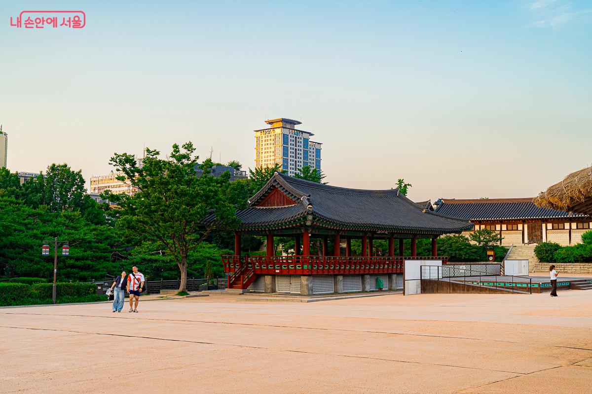 Five Seoul Hanok Houses from 1998 at Chungmuro Station Exits 3 and 4