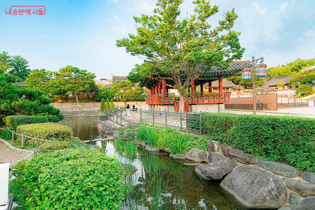Panoramic view of Namsangol Hanok Village