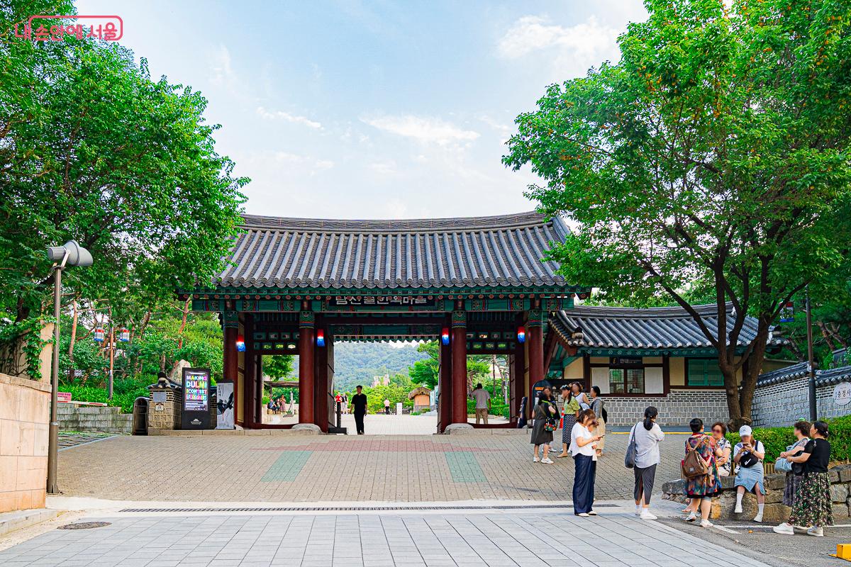 Entrance to Namsangol Hanok Village
