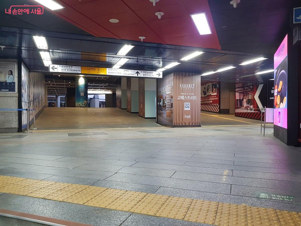 This is the connecting passage toward the Trade Tower from Samseong Station.