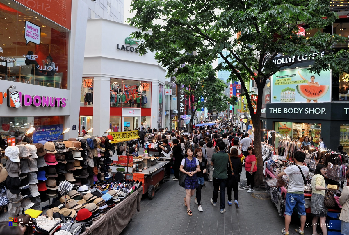 From Myeongryebang to K-Beauty Street, a 2 Hour 30 Minute Walk Through Myeong-dong