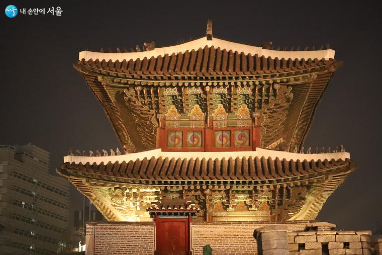 A Seoul Dongdaemun Route Where Day and Night Differ, from Heunginjimun to DDP