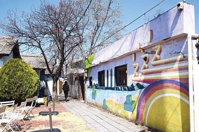 대동천 인근에 이어진 소제동 카페거리 모습입니다.