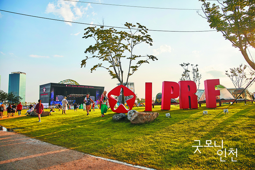This is a panoramic view of Songdo Central Park..