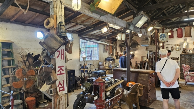This is the interior of Joyang Bangjik..