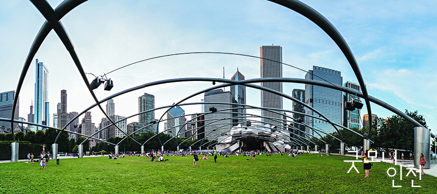 This is a panoramic view of Songdo Central Park..
