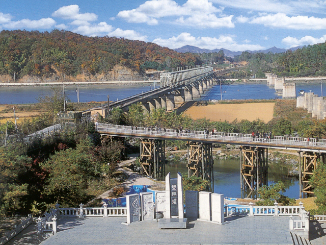 Reading the Divided Landscape of Paju's Imjingak from the 83m Freedom Bridge