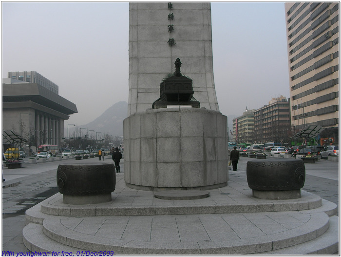 View of Gwanghwamun Square and the area around the Admiral Yi Sun-sin statue.