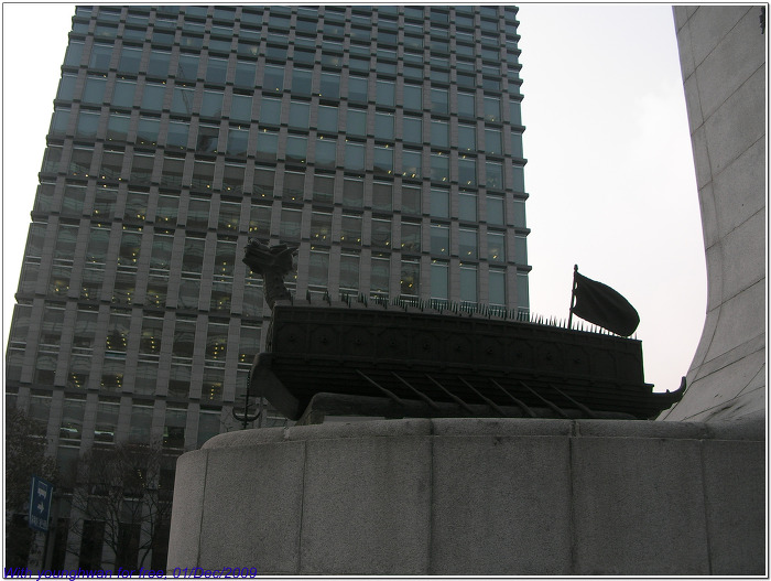View of the Admiral Yi Sun-sin statue at the Gwanghwamun intersection.
