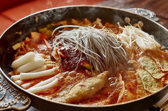 Sindang-dong Tteokbokki Town, Started at Ma Bok-rim's Stall in 1953