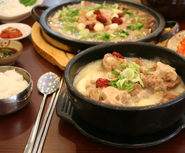 청수로 110에서 아침 6시에 시작하는 푸주옥설렁탕 한 그릇