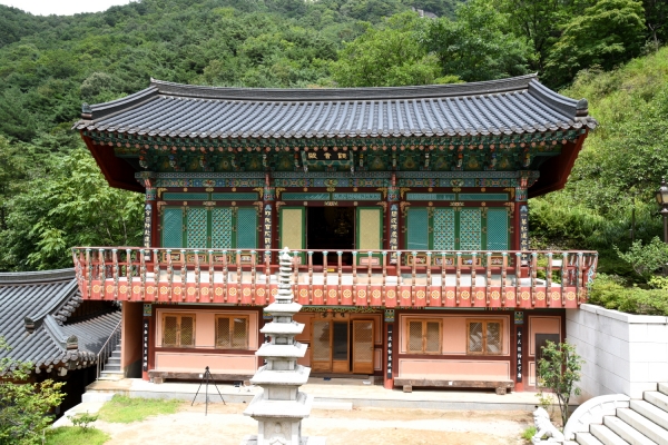 관암사 관음전입니다.