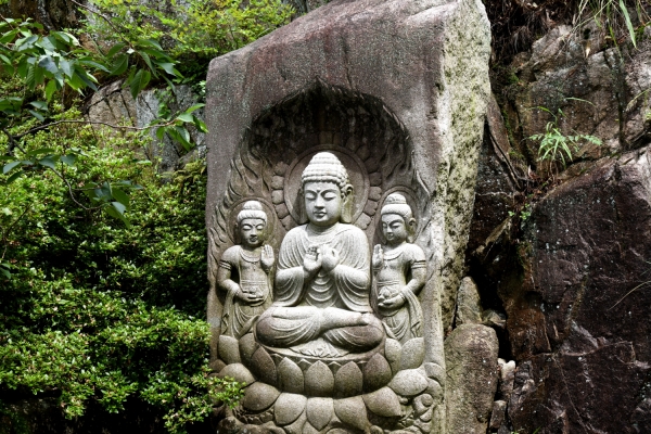 관암사 경내 사진입니다.