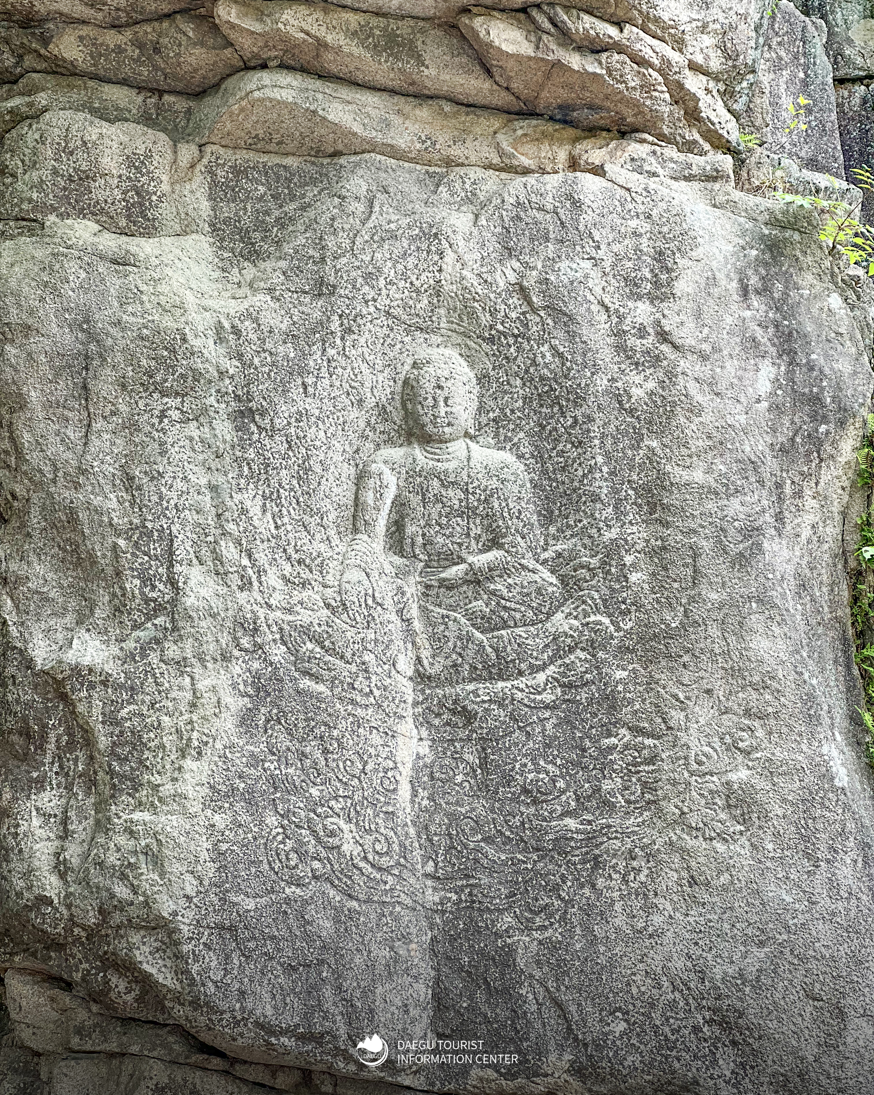 From the Name of the Odong Flower to the 33m Great Buddha: A Donghwasa Route in Palgongsan