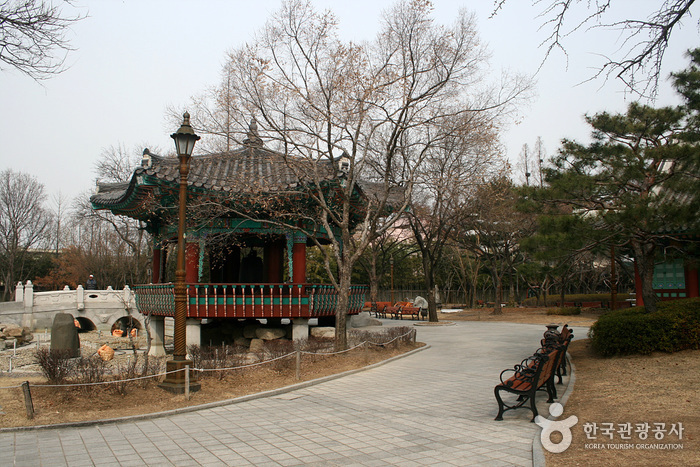 경상감영공원의 역사 건축물입니다.