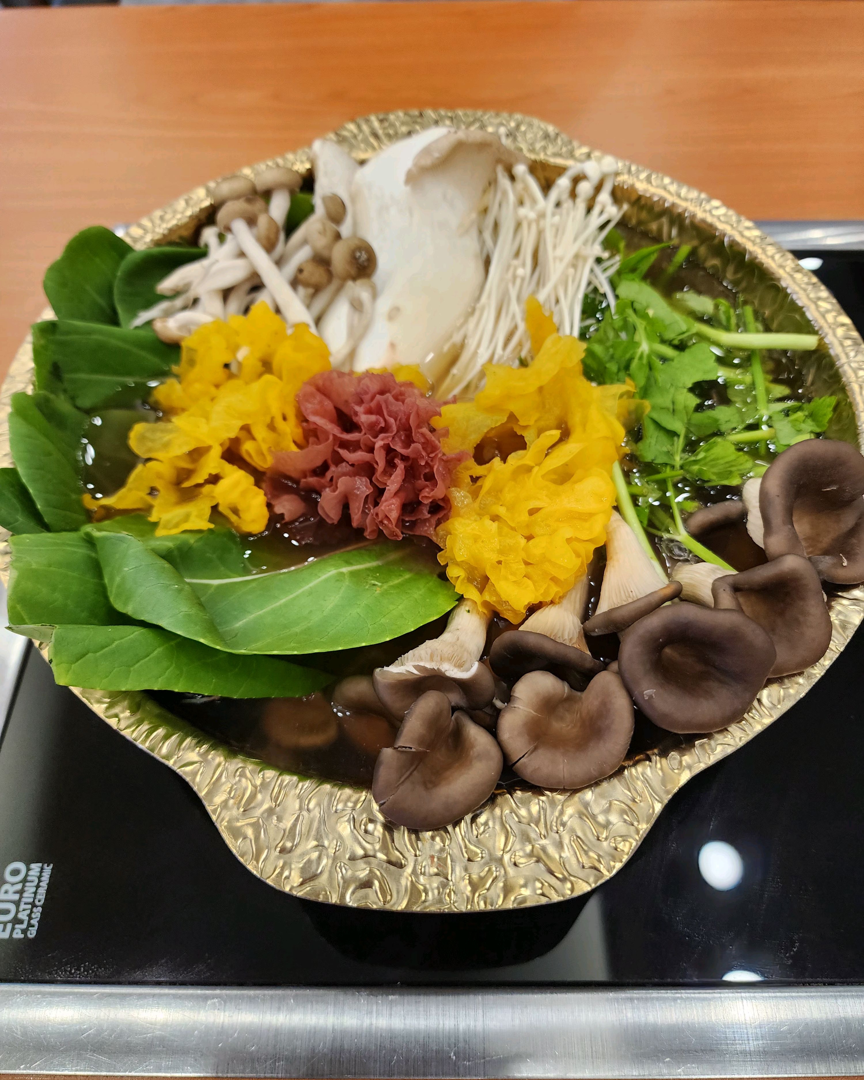기장옥샤브칼국수 수원본점에서 제공된 식사 사진입니다.