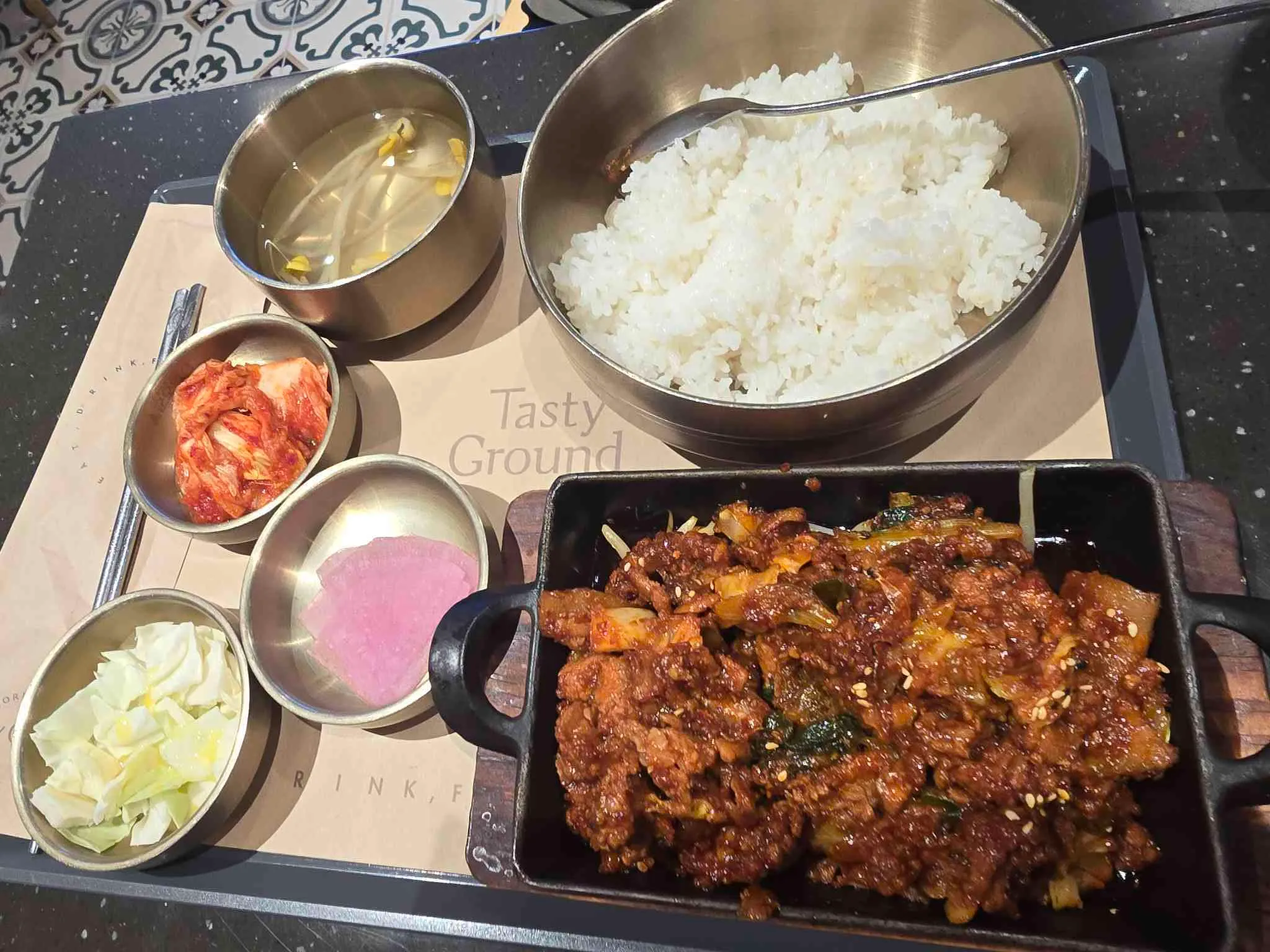 롯데프리미엄아울렛 파주점 내 식당 군오일상 음식 사진입니다.