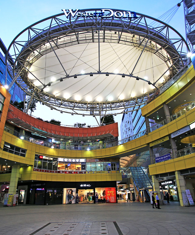 Western Dom, a Pedestrian Shopping District in Janghang-dong, Ilsan Opened in 2007