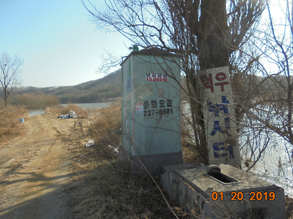 2019년 덕우저수지 탐방 후기 페이지에 실린 덕우저수지 수변 모습입니다.