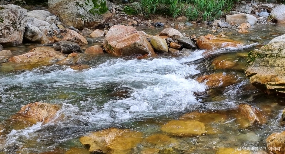 석산계곡 전경입니다.