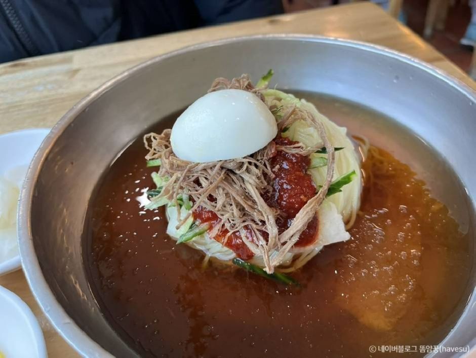 해운대 가야밀면 전경.