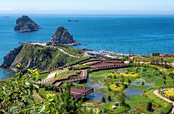 From Millak Bridge to Oryukdo: 11.4 km Linking Gwangan Bridge and the Cliffs of Igidae